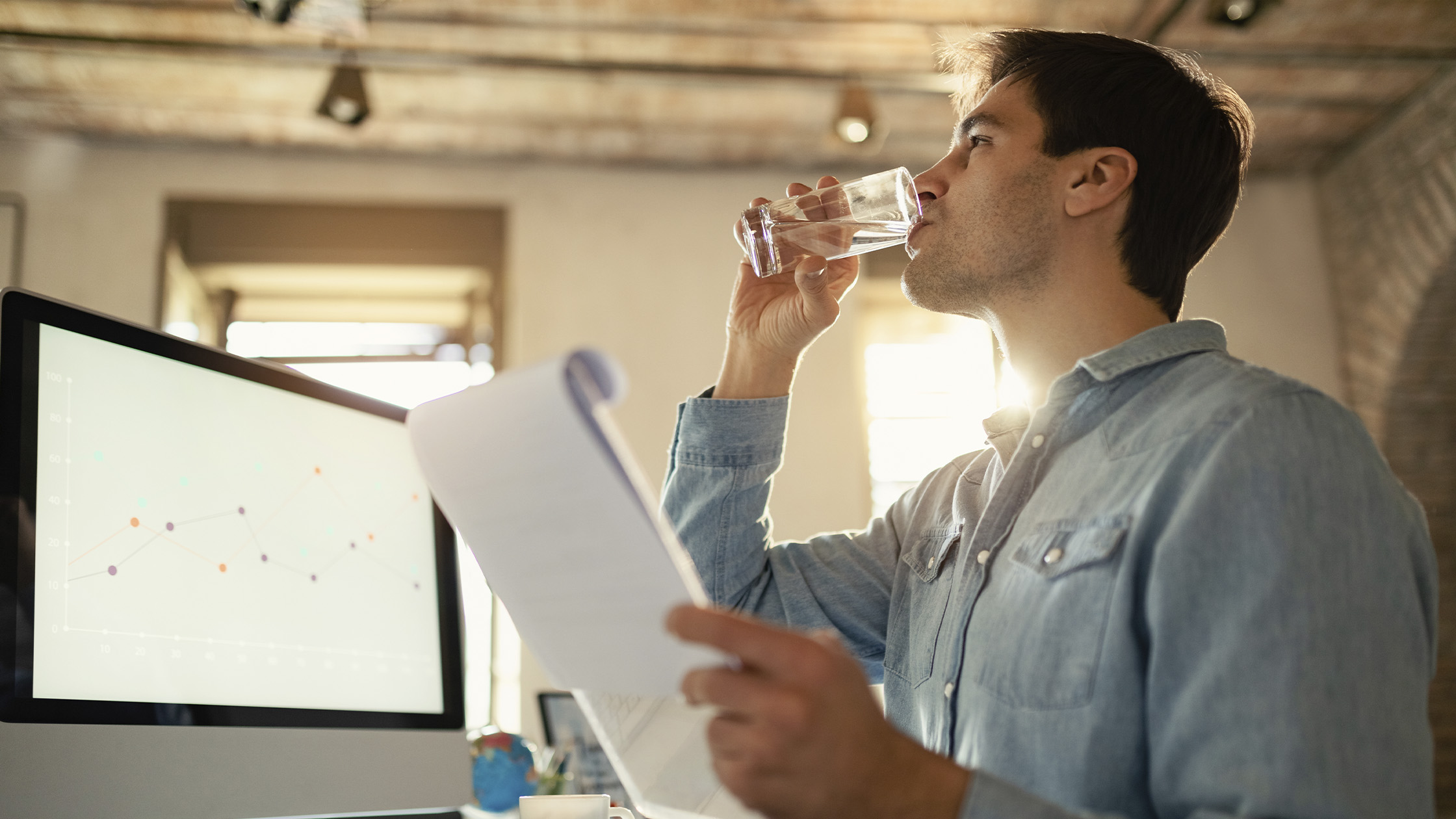 O impacto da hidratação na produtividade: Por que sua empresa precisa de um fornecimento de água constante?