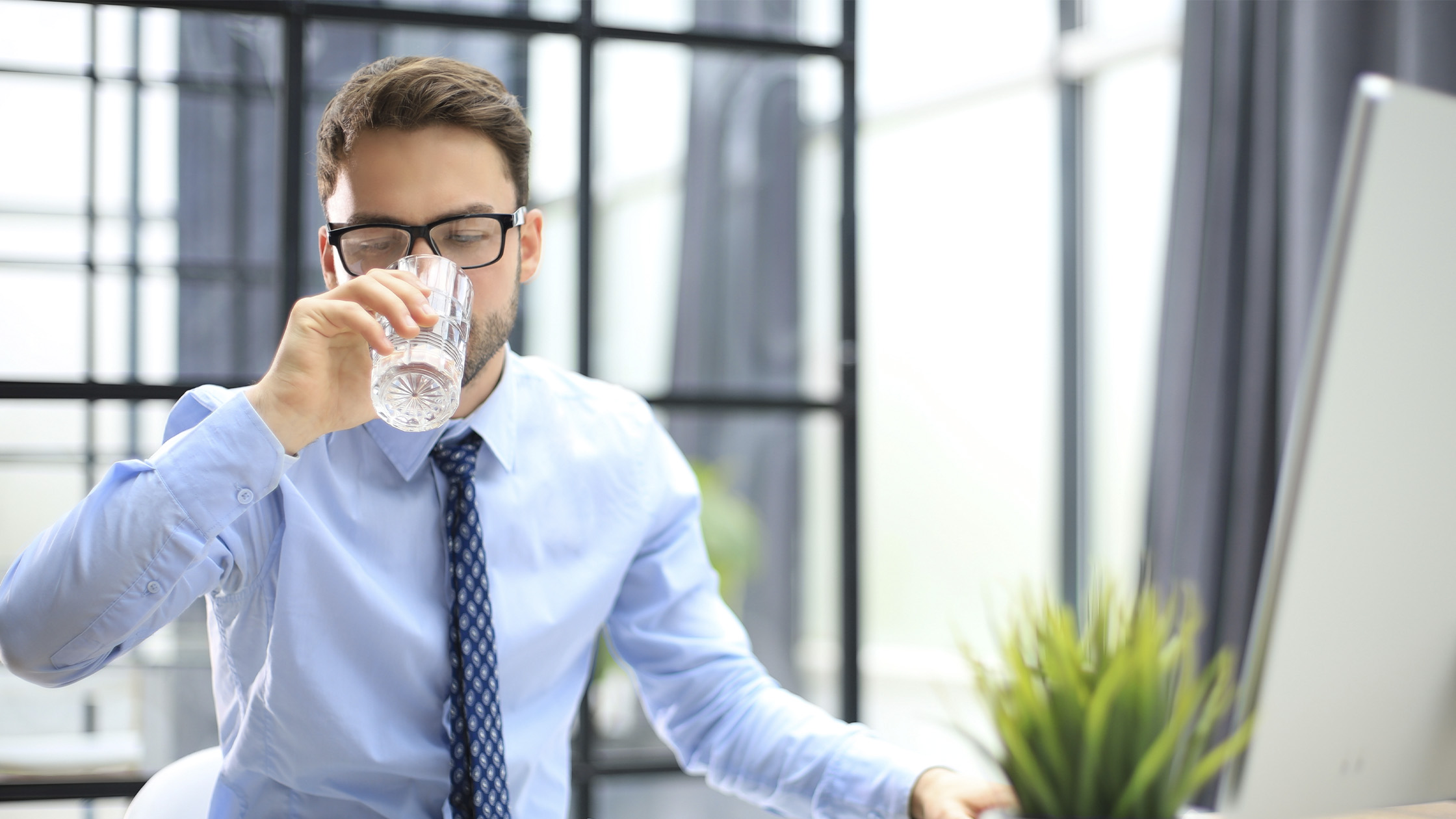 Quantos galões de água de 20L minha empresa precisa por mês_ Aprenda a calcular